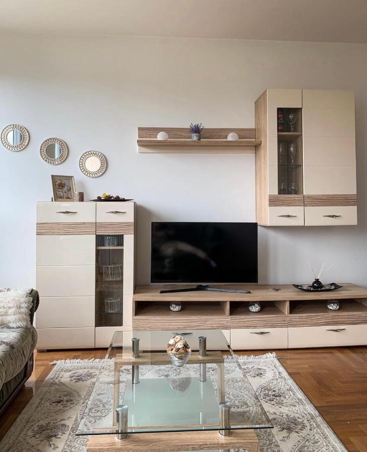 Appartamento Stan Na Dan Bella Banja Luka Esterno foto